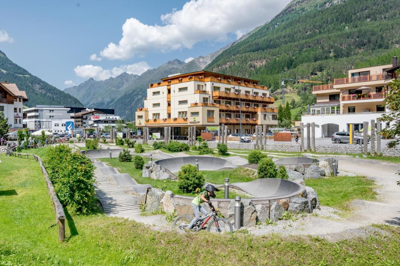 Hotel Baeckelar Wirt Superior Sölden Kültér fotó